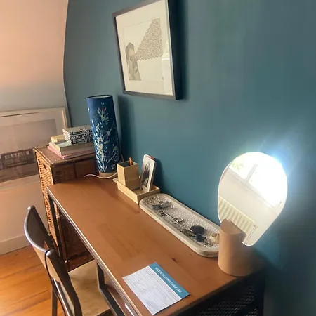 Chez Particulier Avec Sdb Et étage Indépendant Proche Arena Habitación en casa particular